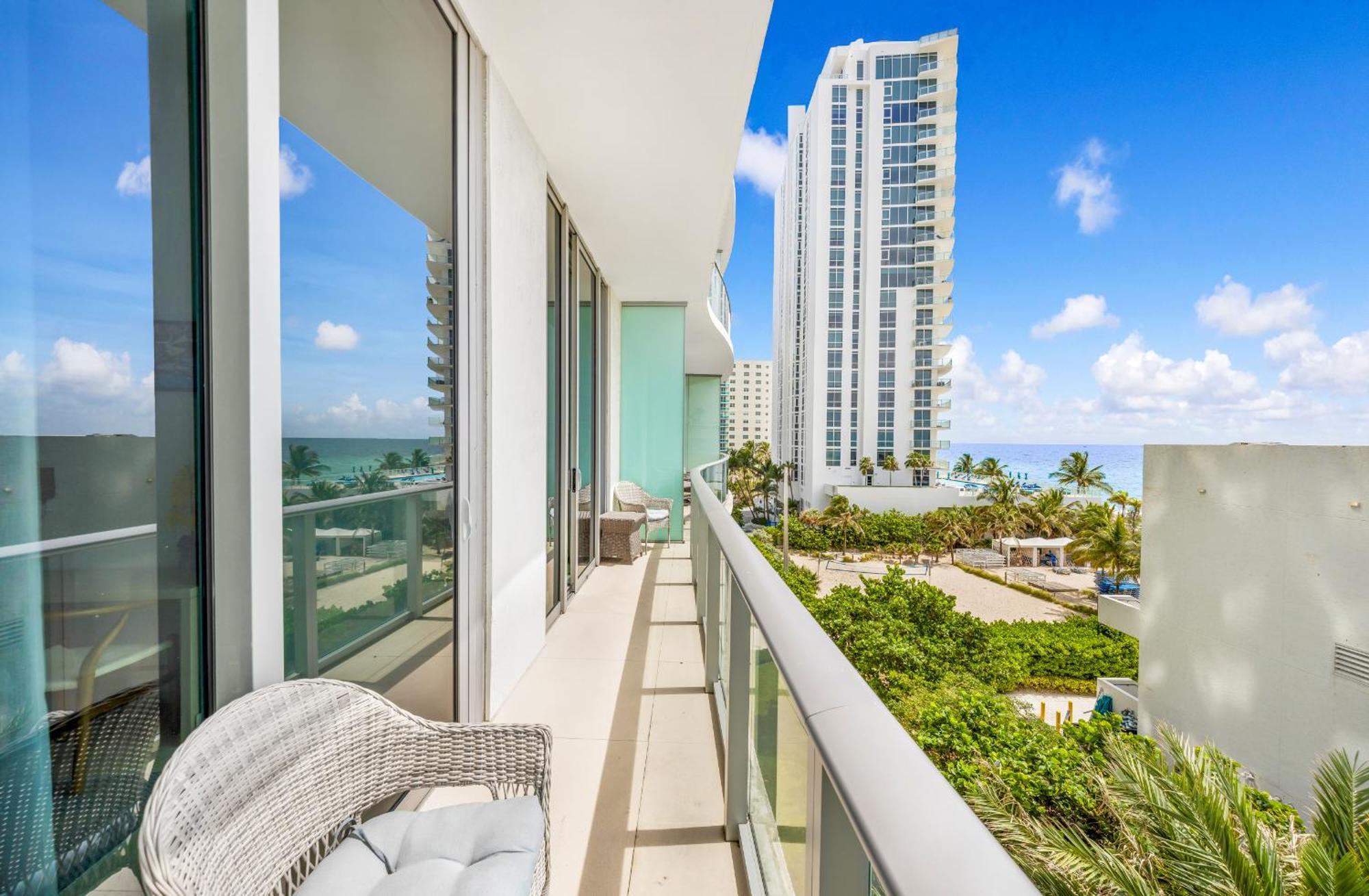 Wake Up To The Sound Of Waves In A Stylish Condo In A Luxury Resort ฮอลลีวูด ภายนอก รูปภาพ